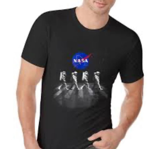 Awesome NASA Walking Astronauts In Space Shirt - Size S * k307 - Picture 1 of 8